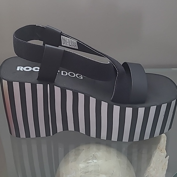 Sz 9. Platform sandals. - Picture 3 of 3